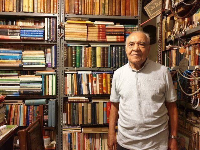 ‏جواد صفی‌نژاد امروز در سن ۹۶ سالگی درگذشت. صفی‌نژاد یکی از بهترین پژوهشگرانِ موسسه مطالعات و تحقیقات اجتماعی بود و همراه با نادر افشار نادری، بخش مطالعات عشایری را در موسسه ایجاد کرد. نوشته‌های او در موضوع مردم‌شناسی، ایلات و عشایر، شیوه‌های سنتی کشاورزی در ایران و به‌ویژه کارهای مونوگرافیک او از جمله پژوهش بی‌نظیر «طالب‌آباد»، از مهم‌ترین تحقیقات اجتماعی هستند که هم‌چنان بعد از گذشت سال‌ها خط به خط آن‌ها خواندنی و ارزشمند است. با مرگ صفی‌نژاد، آخرین ریسمانِ زنده اتصال ما به سال‌های درخشان موسسه و علوم‌اجتماعی دهه ۴۰ و ۵۰ قطع شد.