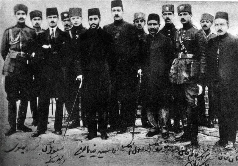 ‏«بنده به ایشان [رضاخان] اخطار کردم که در مقام فرمانده دیویزیون قزاق جای‌شان در قزاقخانه است نه در هیات دولت، هیات دولت جای وزرا است، و ایشان گفت: خب ما را هم وزیر کنید.»

*از مصاحبه صدرالدین الهی با سیدضیاء طباطبایی (نشر ثالث).