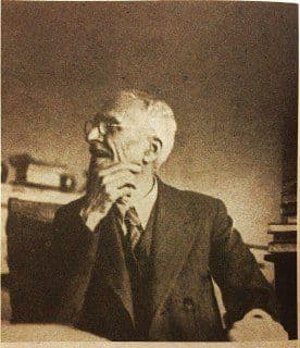 حسن تقی‌زاده به ابراهیم خواجه‌نوری: «من خودم می‌دانم که در بعضی چیزها دقتم به درجه وسواس می‌رسد، ولی برای اینکه بدانید از من هم وسواسی‌تر هست، باید مثلی از دوست مرحومم محمد قزوینی بگویم و آن این است که آن مرحوم روزی به من می‌گفت اگر دوست عزیزی را سال‌ها ندیده باشم و او مرا به خورش اسفناج که بی‌اندازه دوست می‌دارم دعوت کند، و در نامه‌اش اسفناج را «اصفناج» بنویسد، هم دعوتش را حتماً رد می‌کنم و هم احتمال دارد به کلی با او قطع رابطه نمایم».

اولین برخورد
ابراهیم خواجه‌نوری
انتشارات کتاب کیهان (۱۳۳۹)