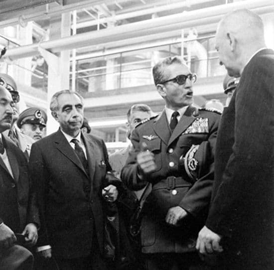 ‏«این آقا [‎محمدرضا پهلوی] خیال می‌کرد مردم بی‌شعور هستند. گفتم آقا بدانید شعور را خداوند به هرکس داده است، حالا این با تحصیل تقویت می‌شود، اما نمی‌شود گفت مردم بی‌شعور هستند، آخر چرا بی‌شعورند؟ قدرت تشخیص که دارند، بقال، قصاب، عطار همه قدرت تشخیص دارند.»

گفت‌وگو حبیب لاجوردی با علی امینی
در پروژه تاریخ شفاهی ایران دانشگاه هاروارد