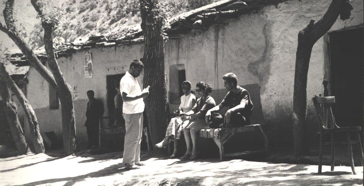 ‏جلال‌ آل‌احمد، فخری گلستان، سیمین دانشور و ابراهیم گلستان
*سفر به شمال، خرداد ۱۳۴۰