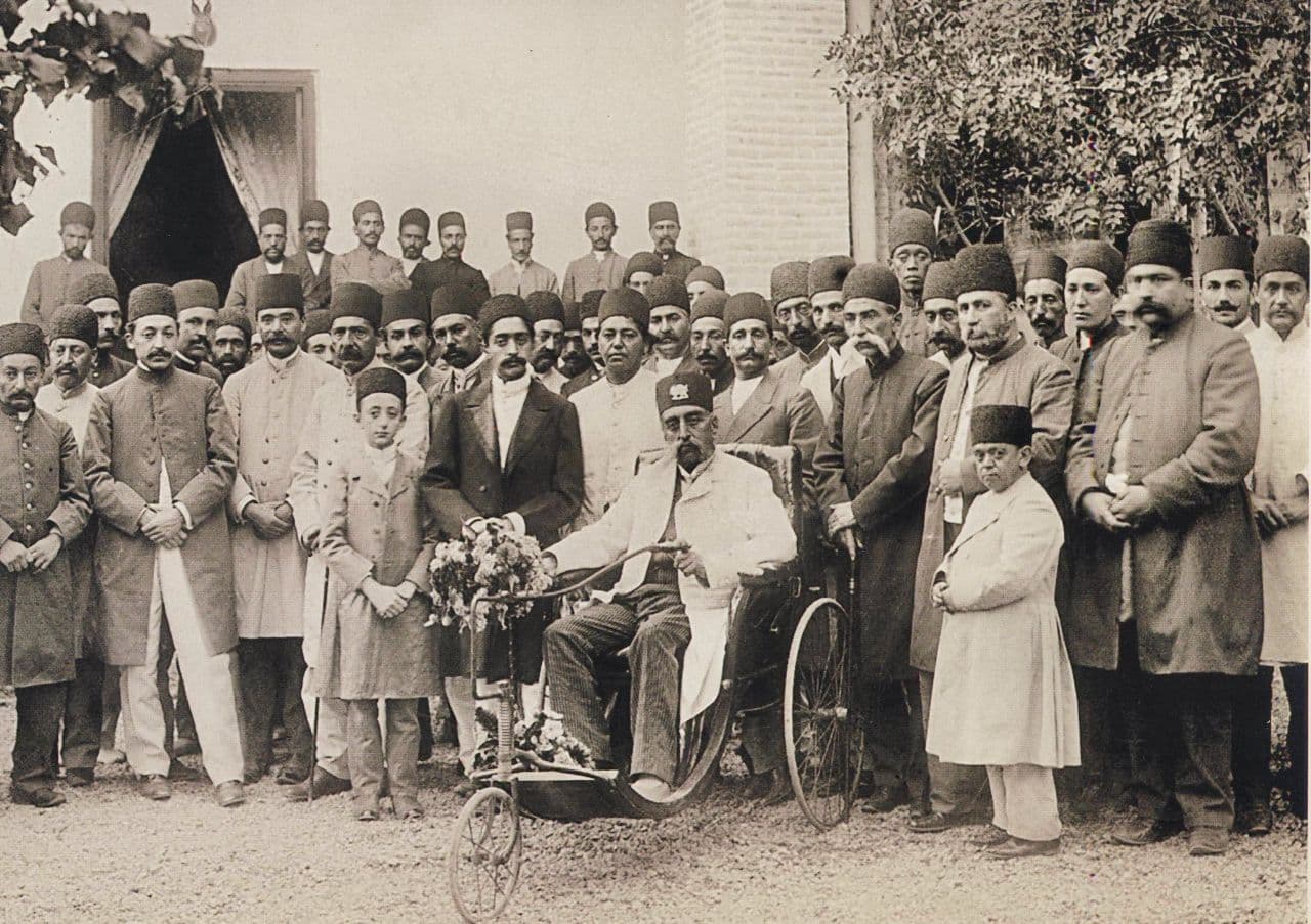 ۱۴ مهر ۱۲۸۵؛ دو ماه پس از امضایِ فرمان مشروطیت به‌هنگام افتتاح اولین دوره مجلس شورایِ ملی.