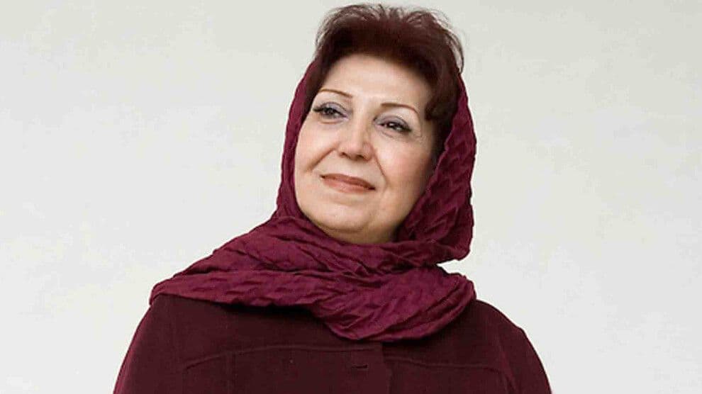 شهلا لاهیجی جامعه‌شناس، نویسنده و مدیر انتشارات روشنگران و مطالعات زنان امروز در سن ۸۲ سالگی درگذشت. لاهیجی فعال حقوق زنان و مدافع آزادی قلم و از منتقدان جدی سانسور بود. او سال ۱۳۶۲ انتشارات روشنگران و مطالعات زنان را تاسیس کرد و بعد از سیما کوبان (موسس انتشارات دماوند در سالِ ۱۳۶۰)، دومین ناشر زن ایرانی به‌شمار می‌رود. از مهم‌ترین آثار لاهیجی می‌توان به پژوهشی در هویت تاریخی زنان ایران، شناخت هویت زن ایرانی در گستره پیش‌تاریخ و تاریخ (همراه با مهرانگیز کار) و تصویر زن در آثار بهرام بیضایی نام برد.