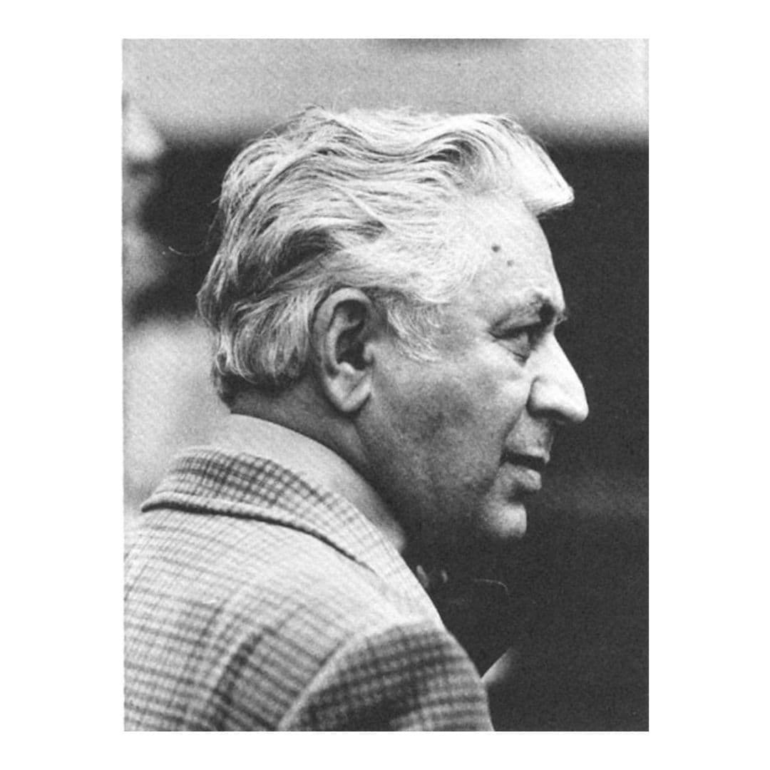 «هر کس در زندگانی‌اش فقط یک‌بار می‌تواند ستاره دنباله‌دار را ببیند.. یک‌بار، فقط یک‌بار این دیدن در زندگی اشخاص روی می‌دهد. خوشبختی هم مثلِ ستاره دنباله‌دار فقط یک‌بار در زندگی مردم پیدا می‌شود. بعضی‌ها از این یک‌بار هم برخوردار نشده‌اند».

*از داستان کوتاه «ستاره دنباله‌دار» نوشته بزرگ علوی در مجموعه ورق‌پاره‌هایِ زندان.

امروز ۱۳ بهمن سالروز تولد بزرگ علوی ملقب به آقا بزرگ است. بزرگ علوی در کنار جمال‌زاده، هدایت، چوبک و گلستان از بهترین داستان‌نویسانِ نوین ایران است.