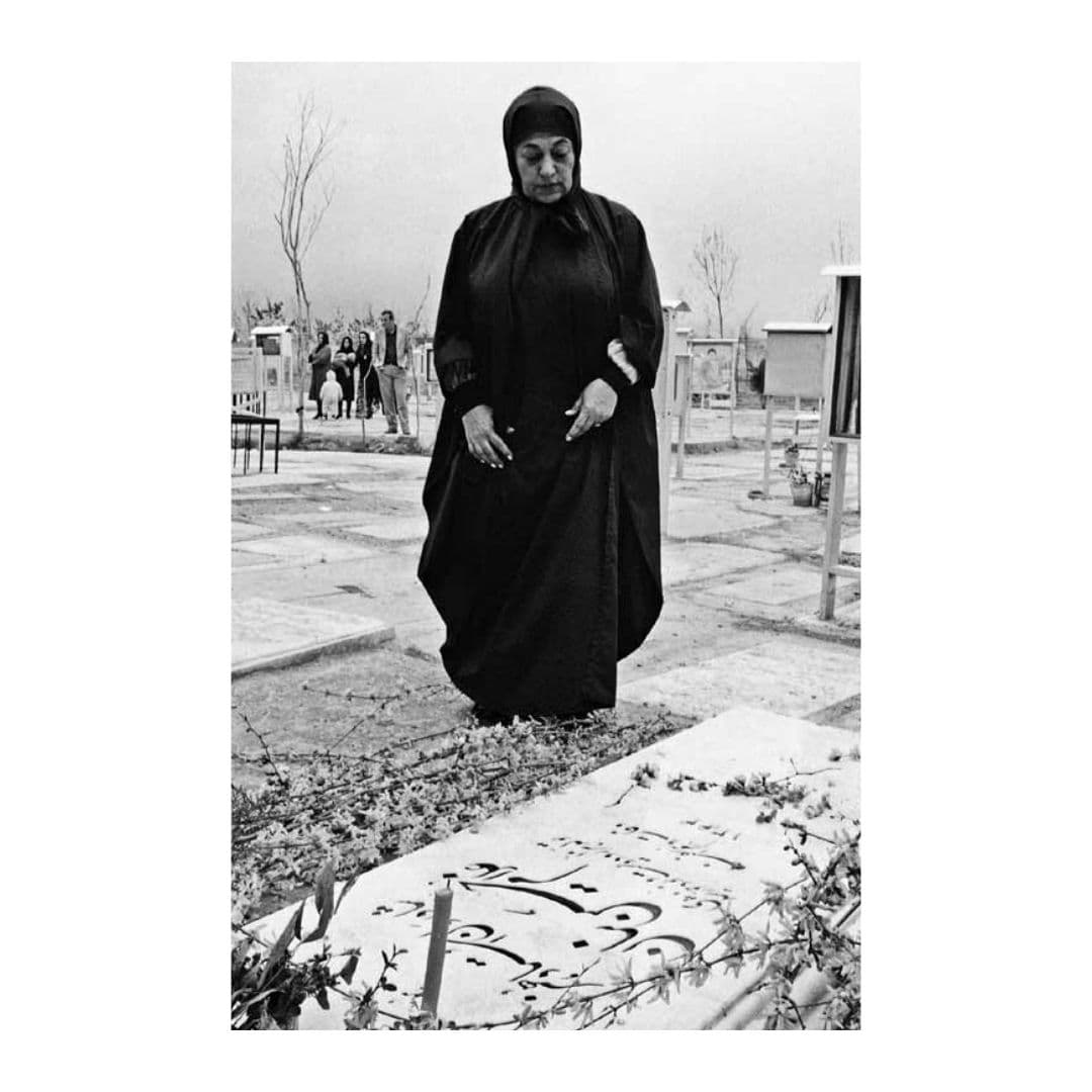 مرضیه بر مزارِ بنان (۱۳۶۵)
*عکس از کامران جبرئیلی