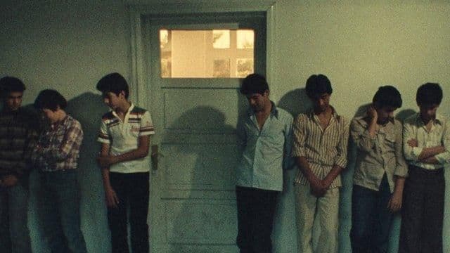 ‏«قضیه شکل اول، شکل دوم» بهترین ساخته کیارستمی است و خیلی دقیق و هوشمندانه نشان می‌دهد (یک‌سال بعد از انقلاب ۵۷) که چه‌طور ذهنیت آدم‌ها می‌تواند تحت‌تاثیر جو حاکم و ایدئولوژی غالب شکل بگیرد و «حقیقت» همانی می‌شود که ایدئولوژی و خواست قدرت می‌خواهد؛ کاری که در این ۴۵ سال انجام داد.