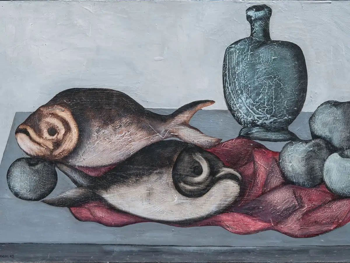 ‏دست و پا زدنِ همه ما در این فروپاشی فراگیر خیلی عجیبه؛ همه‌چی این مملکت فروپاشیده و این فروپاشیدگی شکلی از روزمرگی مختص به خودش رو ساخته و ما داریم در همین روزمرِگی فروپاشیدگی ادامه می‌دیم.

*نقاشی از بهمن محصص، طبیعت بی‌جان/ ۱۳۴۷.