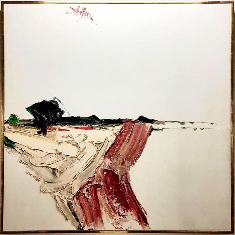 دیوارهای بلوری، ظرفیتهای غمگینی برای حفظ یادها دارند. دیوارهای بلوری روان. مثل شنها و مثل تنِ این رودخانه که سالهاست چهرههایی را در موجهای کوچکش میشکند.
*از نامه پرویز اسلامپور به یداله رویایی.
** نقاشی از منوچهر یکتایی، بدون عنوان.